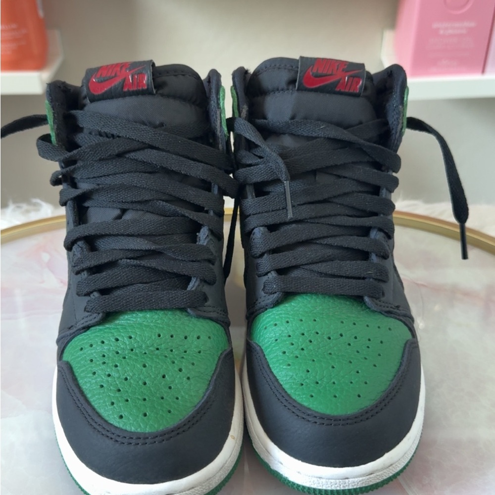 Nike Air Jordan 1 High Green and Black Sneakers - Picture 4 of 8